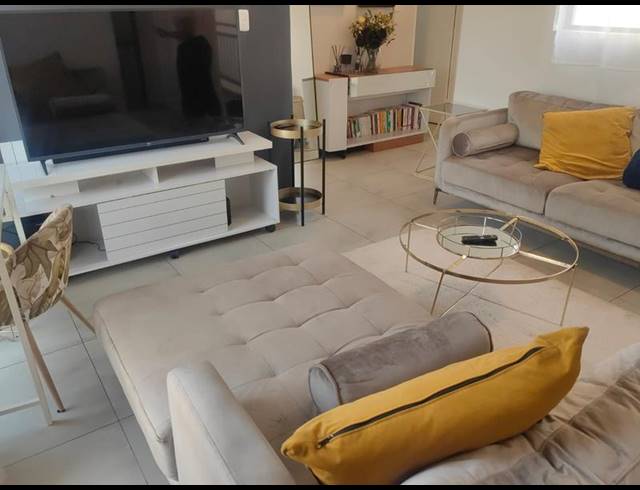 2 BEDROOM PROPERTY TO RENT IN SHERE